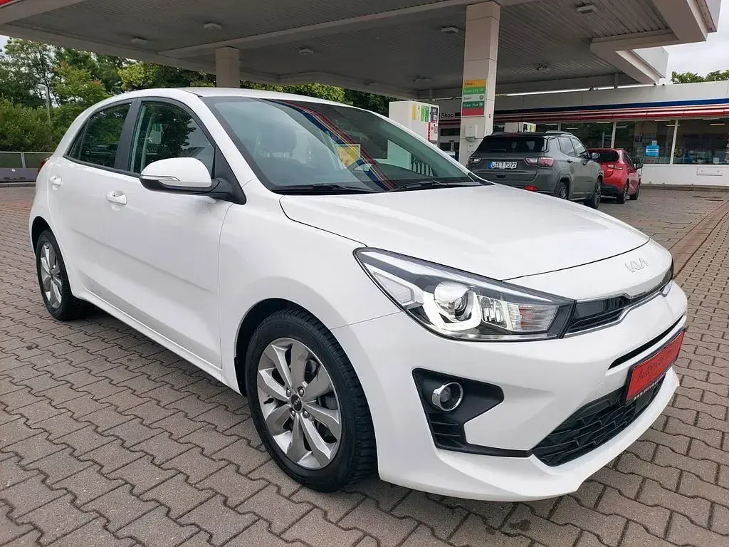 Gebraucht Kia Rio Vision 101 PS (74 kW) 2023 Weiß Limousine