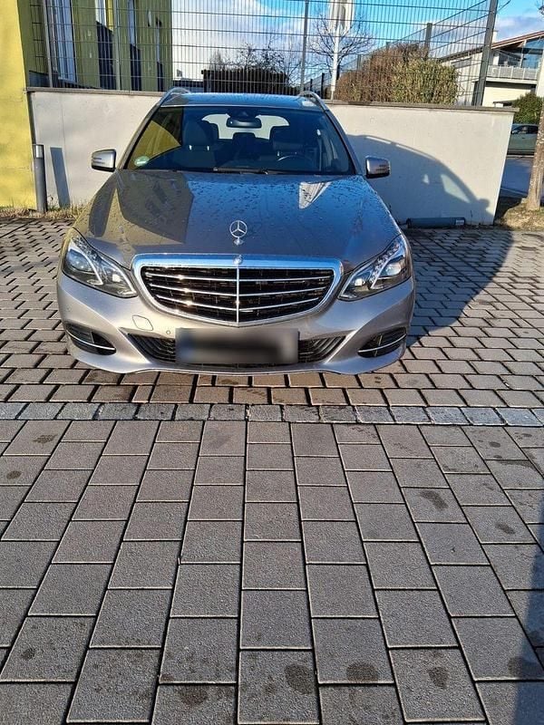 Gebraucht Mercedes E220 170 PS (125 kW) 2014 Grau Kombi