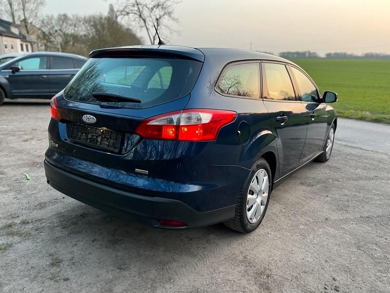 Gebraucht Ford Focus Trend 95 PS (69 kW) 2011 Blau Kombi