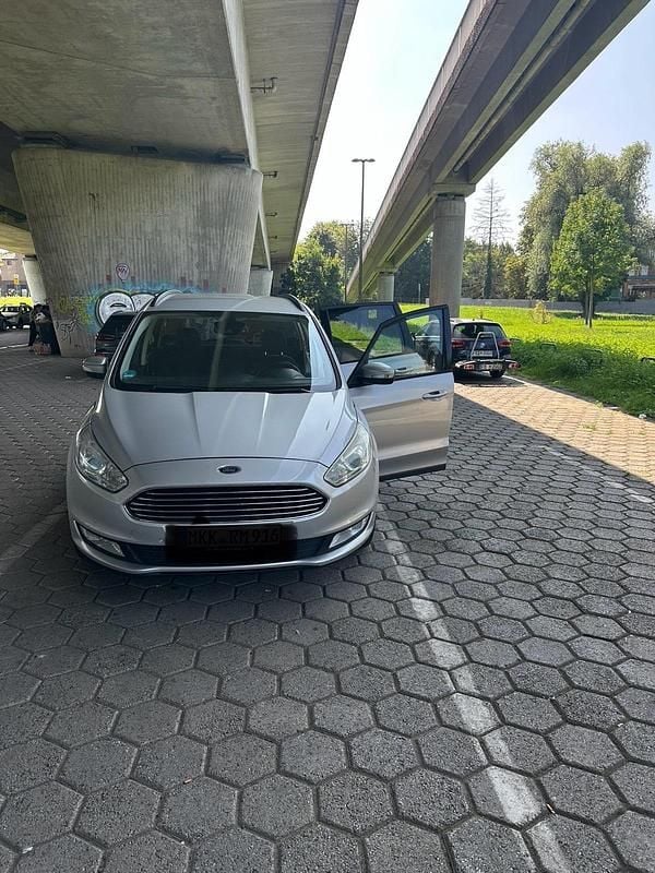 Silber Gebraucht 2016 Ford Galaxy Van / Kleinbus | 12.000 € (Guter Preis) - Bild 1/4
