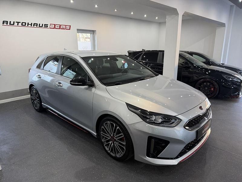 Gebraucht Kia ProCeed GT GT 204 PS (150 kW) 2019 (kcs) sparklingsilber met. Kleinwagen