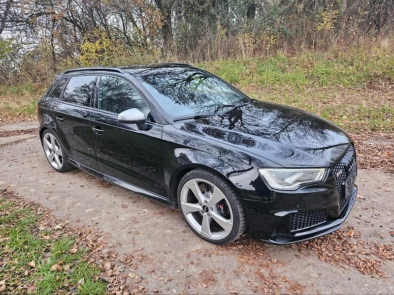 Schwarz Gebraucht 2016 Audi RS3 Limousine | 20.999 € (Guter Preis) - Bild 1/4