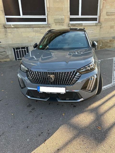 Grau Gebraucht 2024 Peugeot 2008 GT SUV | 20.990 € (Superpreis) - Bild 1/4