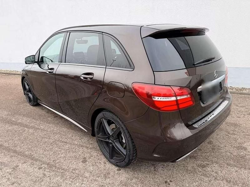 Gebraucht Mercedes B220 AMG line 177 PS (130 kW) 2017 Braun Van / Kleinbus
