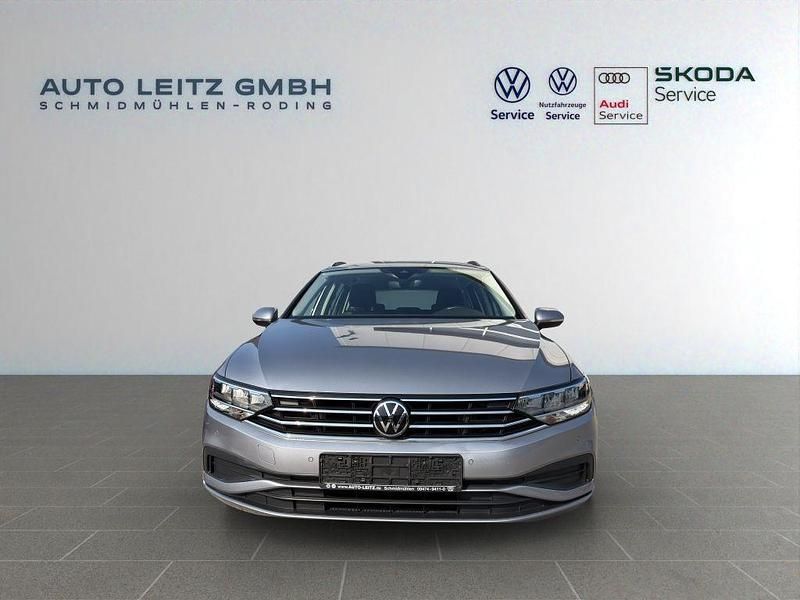 Gebraucht VW Passat 150 PS (110 kW) 2022 Silber Kombi