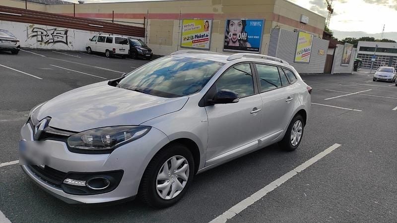 Silber Gebraucht 2016 Renault Mégane GrandTour Experience Kombi | 5.499 € (Guter Preis) - Bild 1/4