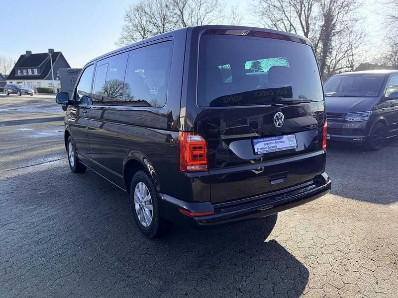 Gebraucht VW Multivan 150 PS (110 kW) 2017 Violett Van / Kleinbus