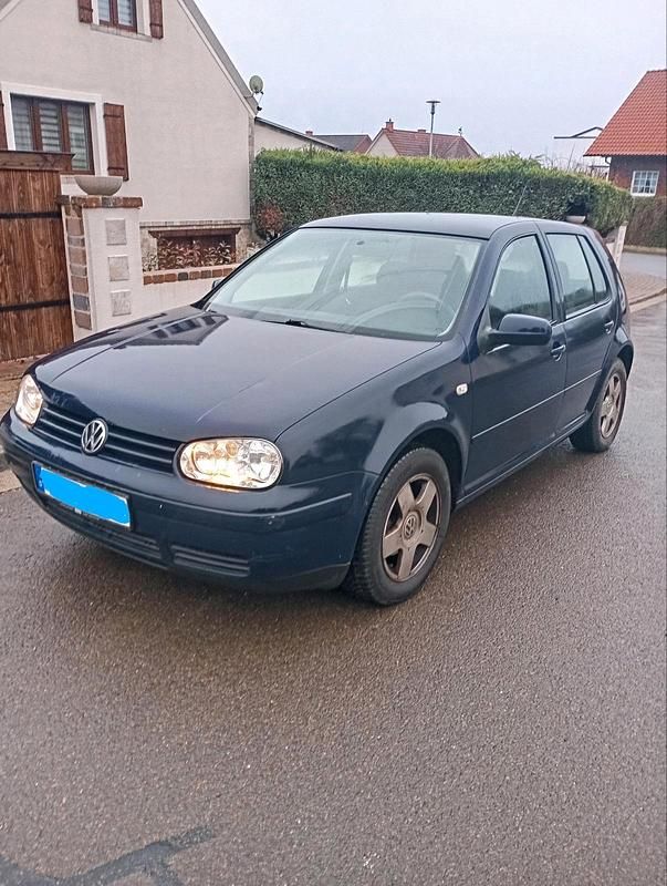 Blau Gebraucht 1998 VW Golf IV Kleinwagen | 900 € (Fairer Preis) - Bild 1/4