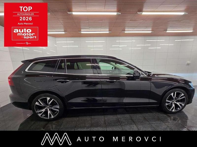 Gebraucht Volvo V60 197 PS (144 kW) 2022 Black solid "stone" / solid Kombi