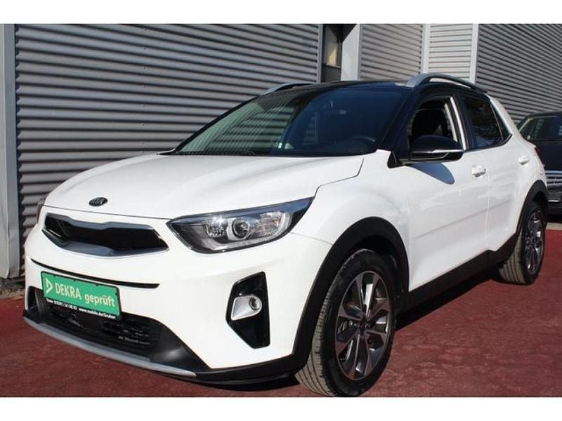 (bud) schneeweiss/schwarz Gebraucht 2018 Kia Stonic Spirit SUV | 12.482 € (Fairer Preis) - Bild 1/4