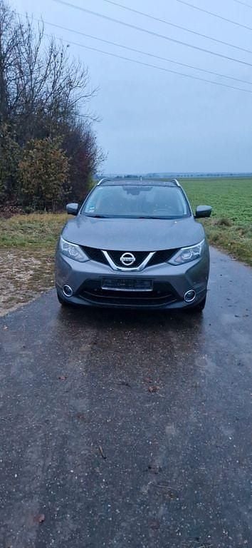 Grau Gebraucht 2014 Nissan Qashqai Tekna SUV | 8.500 € (Superpreis) - Bild 1/4