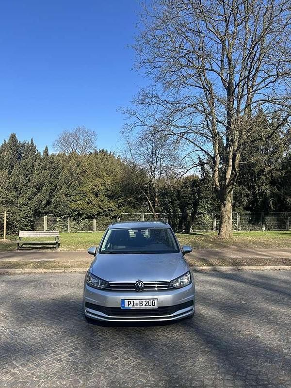 Grau Gebraucht 2022 VW Touran Comfortline Van / Kleinbus | 24.000 € (Guter Preis) - Bild 1/4