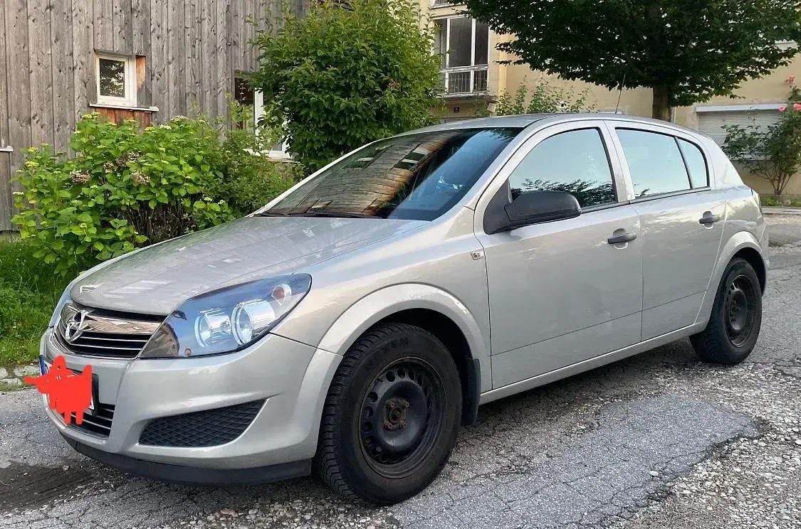 Gebraucht Opel Astra 90 PS (66 kW) 2009 Silber Limousine
