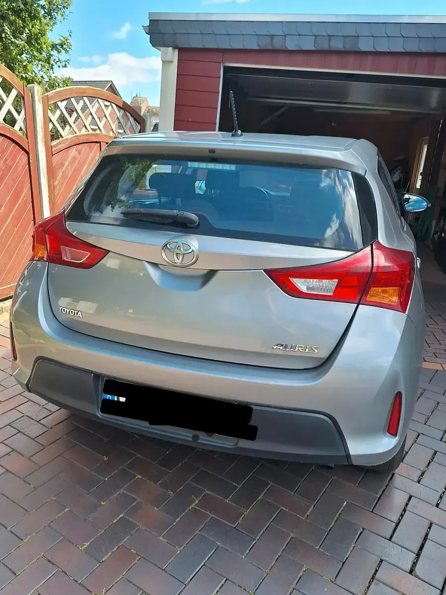 Gebraucht Toyota Auris 99 PS (72 kW) 2015 Silber Limousine