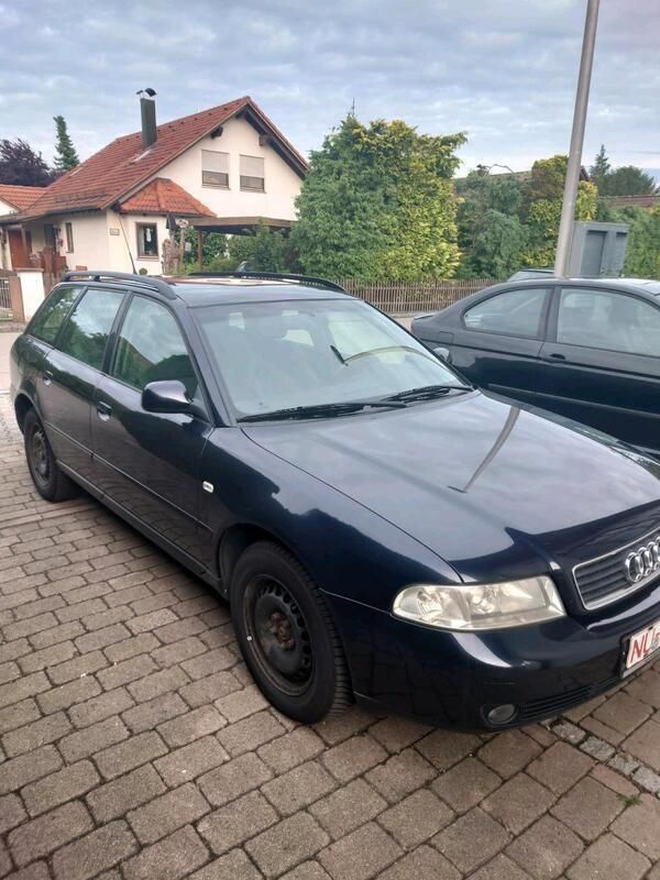 Blau Gebraucht 2001 Audi A4 Comfort Kombi | 2.850 € (Fairer Preis) - Bild 1/4