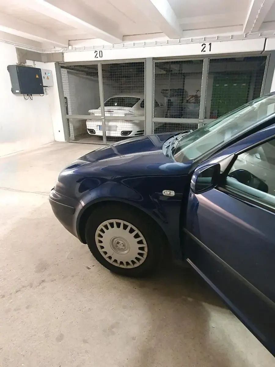 Second-hand VW Golf IV 101 CP (74 kW) 2001 Berlinǎ