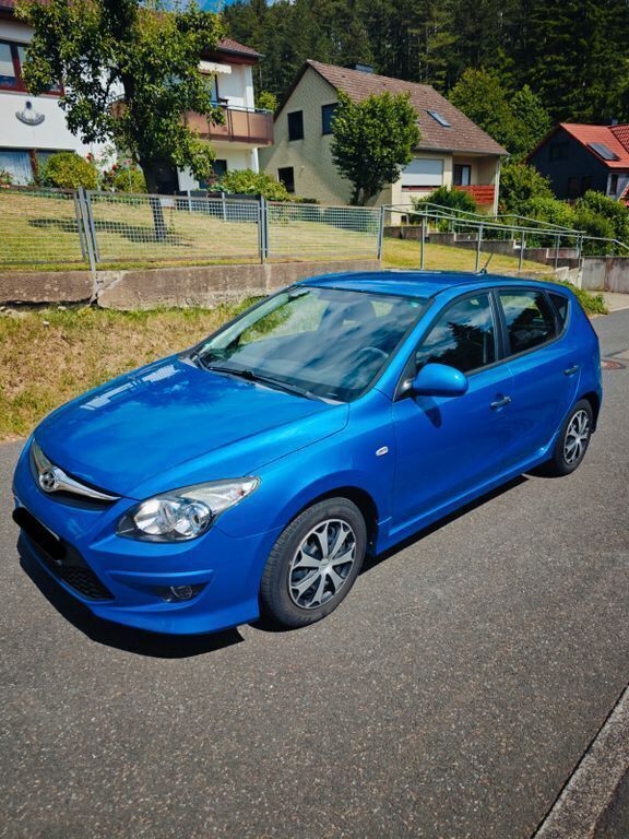 Blau Gebraucht 2010 Hyundai i30 Classic Limousine | 2.000 € (Superpreis) - Bild 1/4