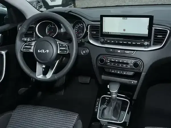 Usado Kia Ceed 140 CV (102 kW) 2025 Gris Utilitario