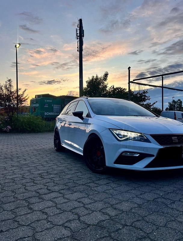Weiß Gebraucht 2018 Cupra Leon Kombi | 19.000 € (Guter Preis) - Bild 1/4