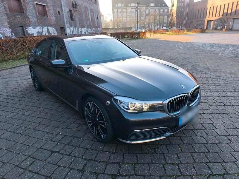 Gebraucht BMW 730 Shadowline 265 PS (194 kW) 2016 Grau Limousine