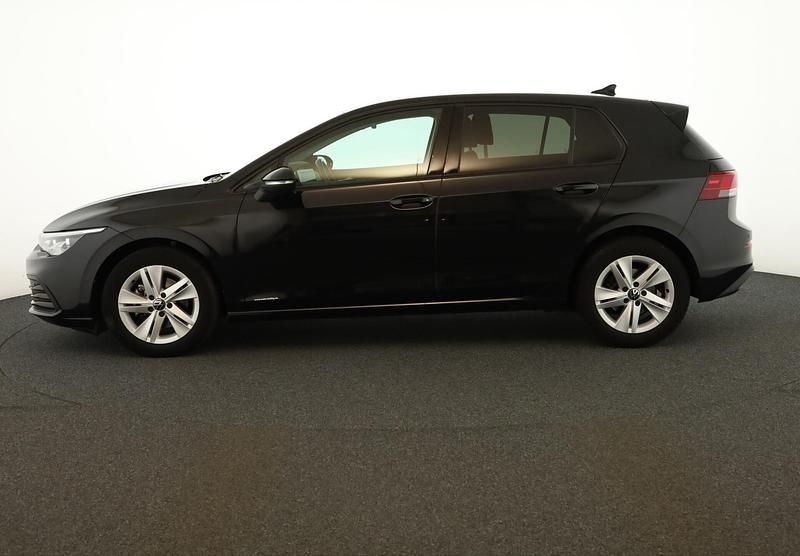 Gebraucht VW Golf Life 131 PS (96 kW) 2023 Deep black perleffekt SUV