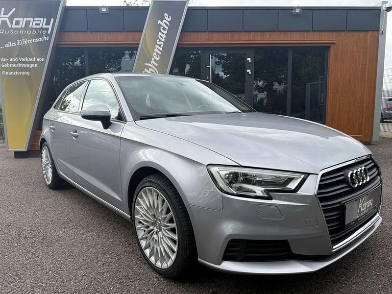 Silber Gebraucht 2019 Audi A3 Sportback Comfort Limousine | 15.500 € (Guter Preis) - Bild 1/4