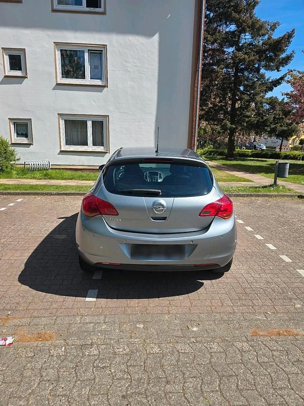 Brugt Opel Astra 116 HK (85 kW) 2011 Grøn Sedan