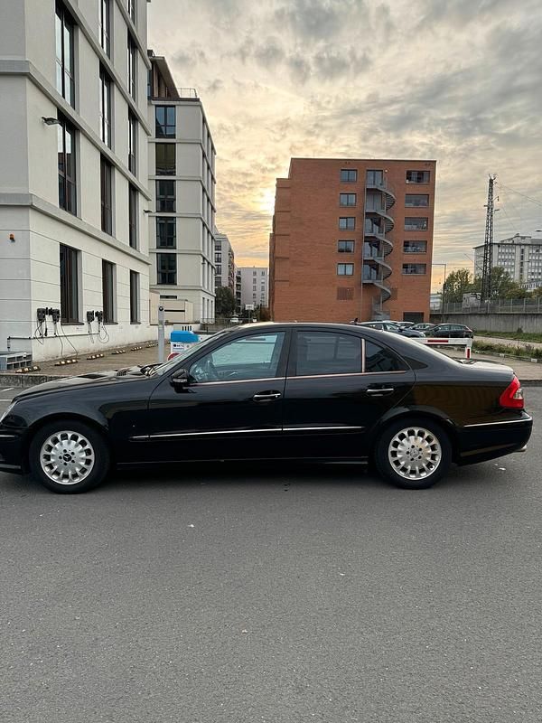 Gebraucht Mercedes E350 Avantgarde 272 PS (200 kW) 2007 Schwarz Limousine