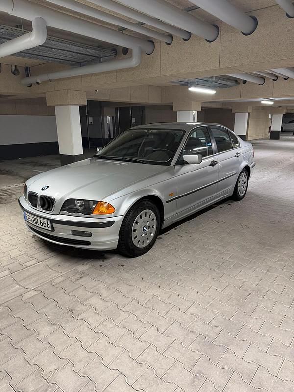 Gebraucht BMW 320 150 PS (110 kW) 1998 Silber Limousine
