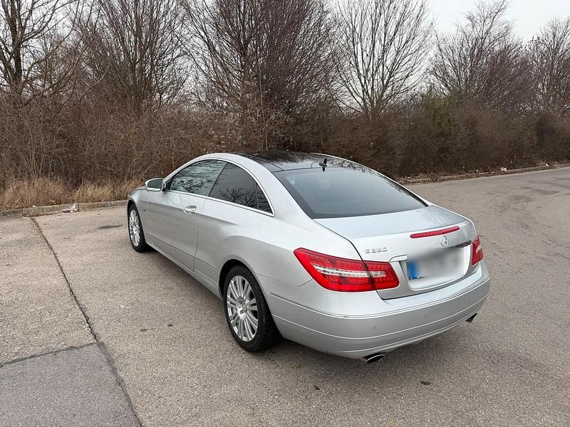 Gebraucht Mercedes E350 231 PS (169 kW) 2009 Silber Coupé