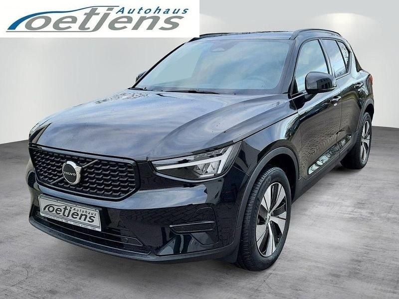 Neu Volvo XC40 Plus 163 PS (119 kW) 2025 Schwarz SUV
