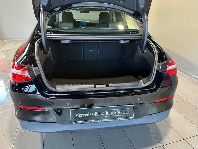 Gebraucht Mercedes CLA180 136 PS (100 kW) 2023 Schwarz Limousine