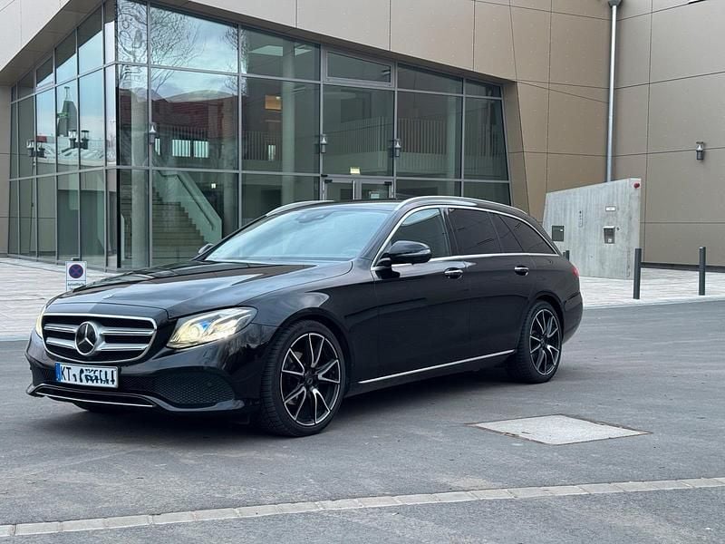Gebraucht Mercedes E220 194 PS (142 kW) 2018 Schwarz Kombi
