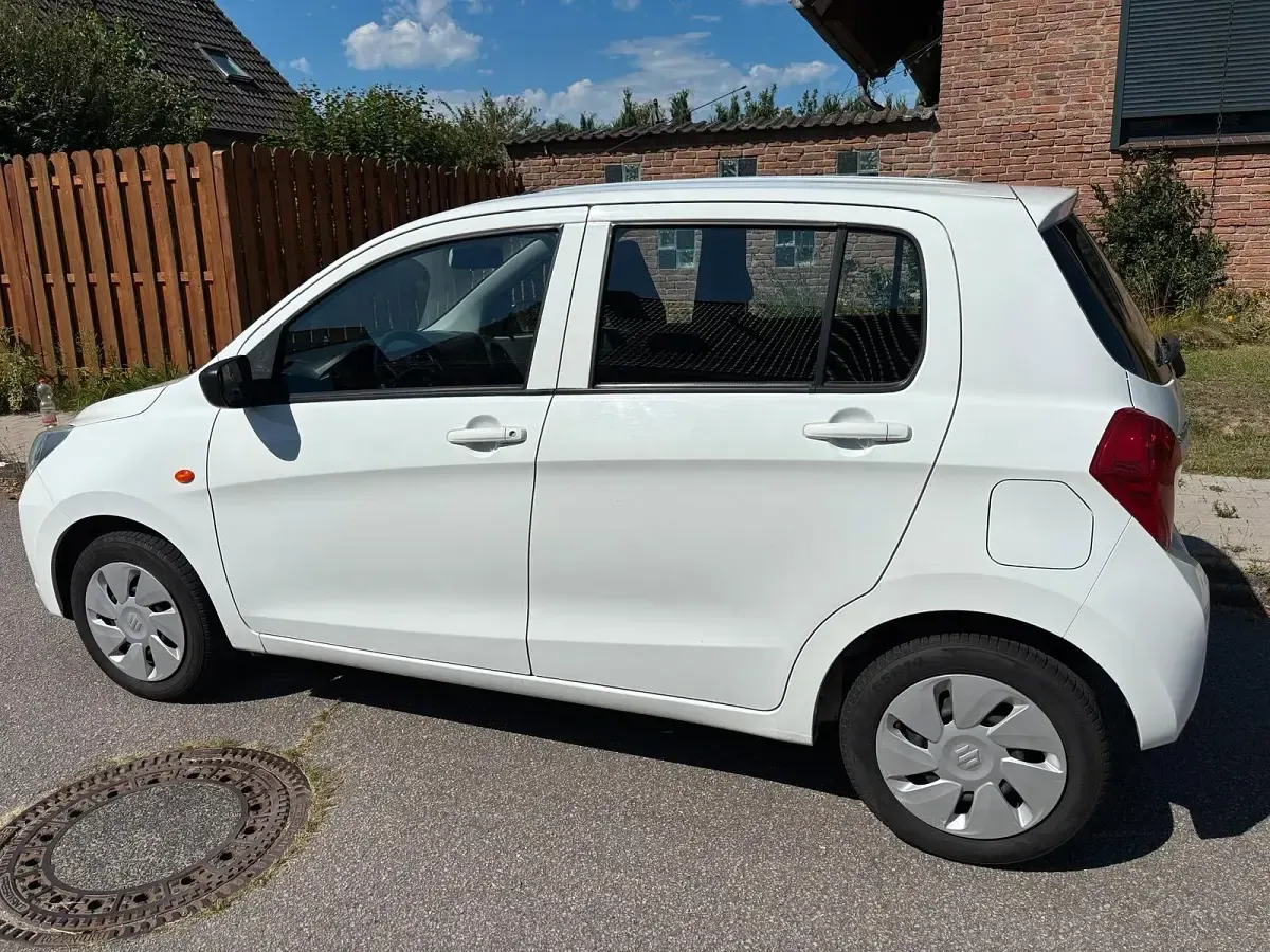 Gebraucht Suzuki Celerio Club 68 PS (50 kW) 2016 Weiß Kleinwagen