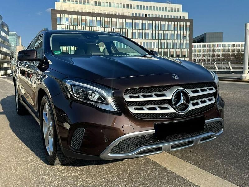 Gebraucht Mercedes GLA250 Urban 211 PS (155 kW) 2018 Braun SUV