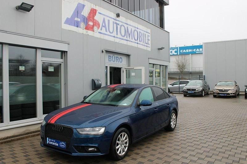 Gebraucht Audi A4 Attraction 177 PS (130 kW) 2012 Blau Limousine