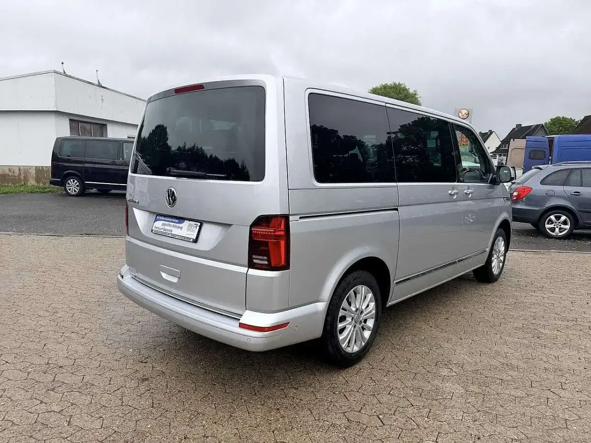 Gebraucht VW Multivan Generation Six 150 PS (110 kW) 2022 Silber Van / Kleinbus