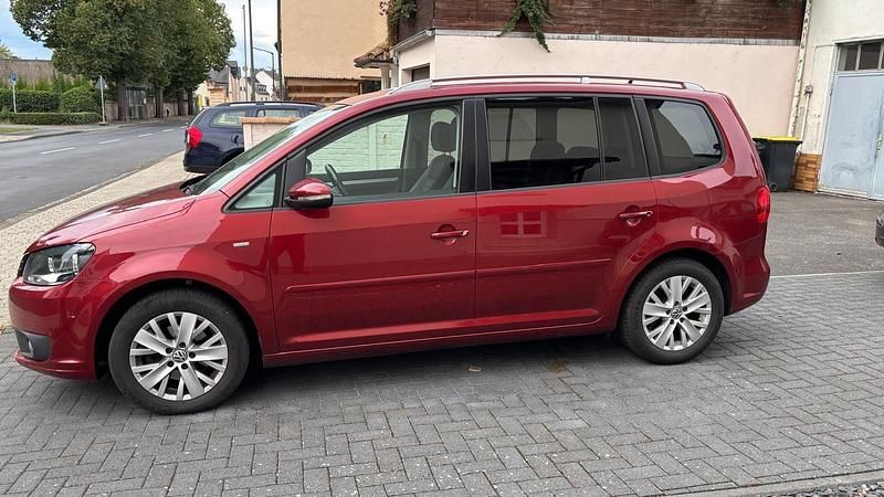 Gebraucht VW Touran Life 105 PS (77 kW) 2014 Rot Van / Kleinbus