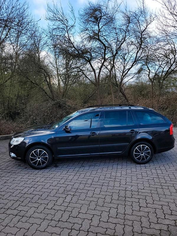 Gebraucht Skoda Octavia 122 PS (89 kW) 2012 Schwarz Kombi