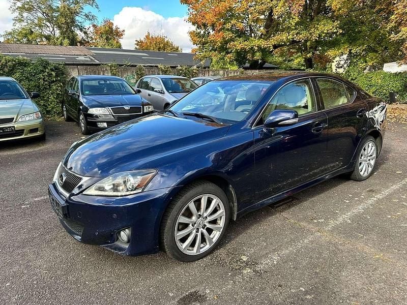 Deep blue Gebraucht 2011 Lexus IS200 Limousine | 3.890 € - Bild 1/4
