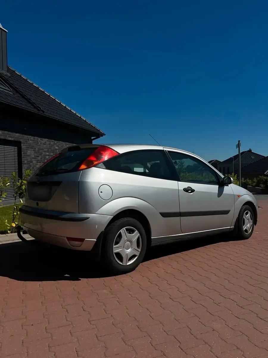 Gebraucht Ford Focus 75 PS (55 kW) 2002 Silber Kleinwagen
