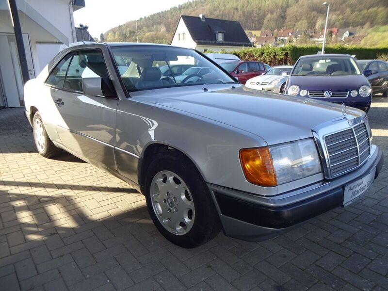 Gebraucht Mercedes 230 132 PS (97 kW) 1990 Silber Coupé