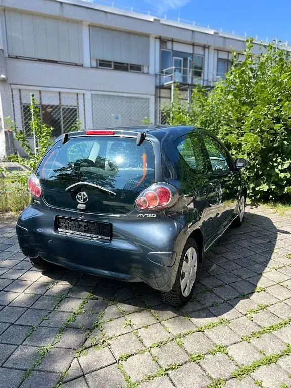 Gebraucht Toyota Aygo Basis 68 PS (50 kW) 2009 Grau Kleinwagen