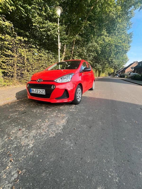 Rot Gebraucht 2019 Hyundai i10 Kleinwagen | 6.350 € (Superpreis) - Bild 1/4