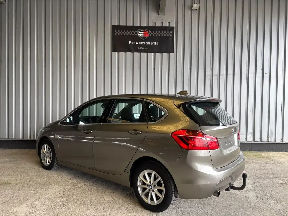 Gebraucht BMW 216 Active Tourer Advantage 116 PS (85 kW) 2016 Silber Van / Kleinbus