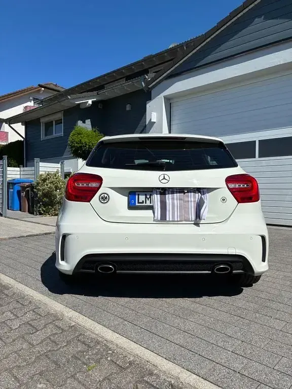 Gebraucht Mercedes A180 122 PS (89 kW) 2013 Weiß Kleinwagen