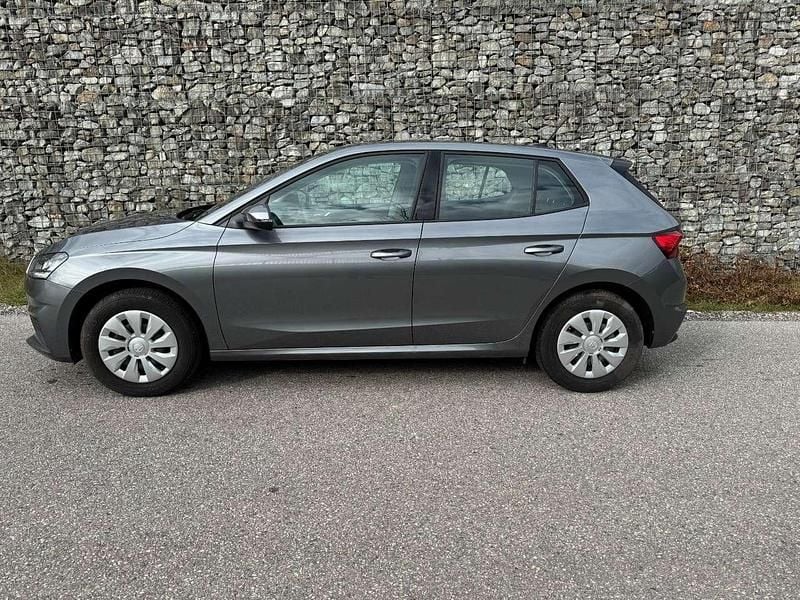 Graphitegrau metallic Gebraucht 2023 Skoda Fabia Ambition Kleinwagen | 18.490 € (Guter Preis) - Bild 1/4
