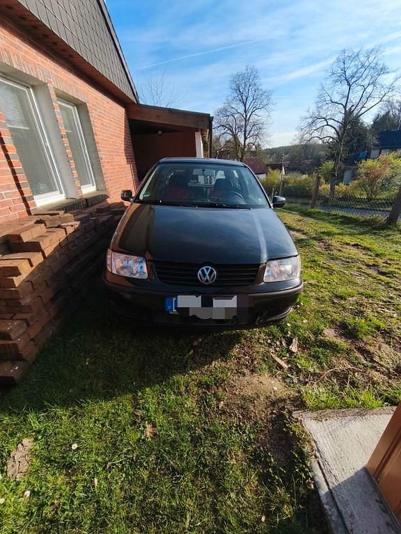 Second-hand VW Polo Basis 60 CP (44 kW) 1999 Negru Berlinǎ