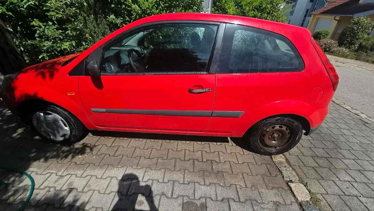 Gebraucht Ford Fiesta 60 PS (44 kW) 2005 Rot Kleinwagen
