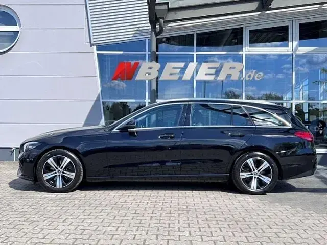Gebraucht Mercedes C200 163 PS (119 kW) 2025 Schwarz/baltic black Kombi